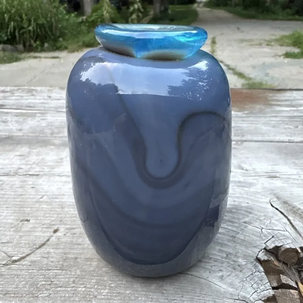 Studio Swirl Art Glass Bud Vase Signed Hewey Scutter 4.75” tall